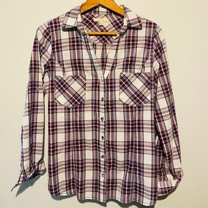Fitted plaid button up top